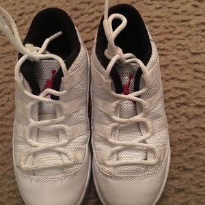 Boys Toddler Jordan’s retro 11 low size 10